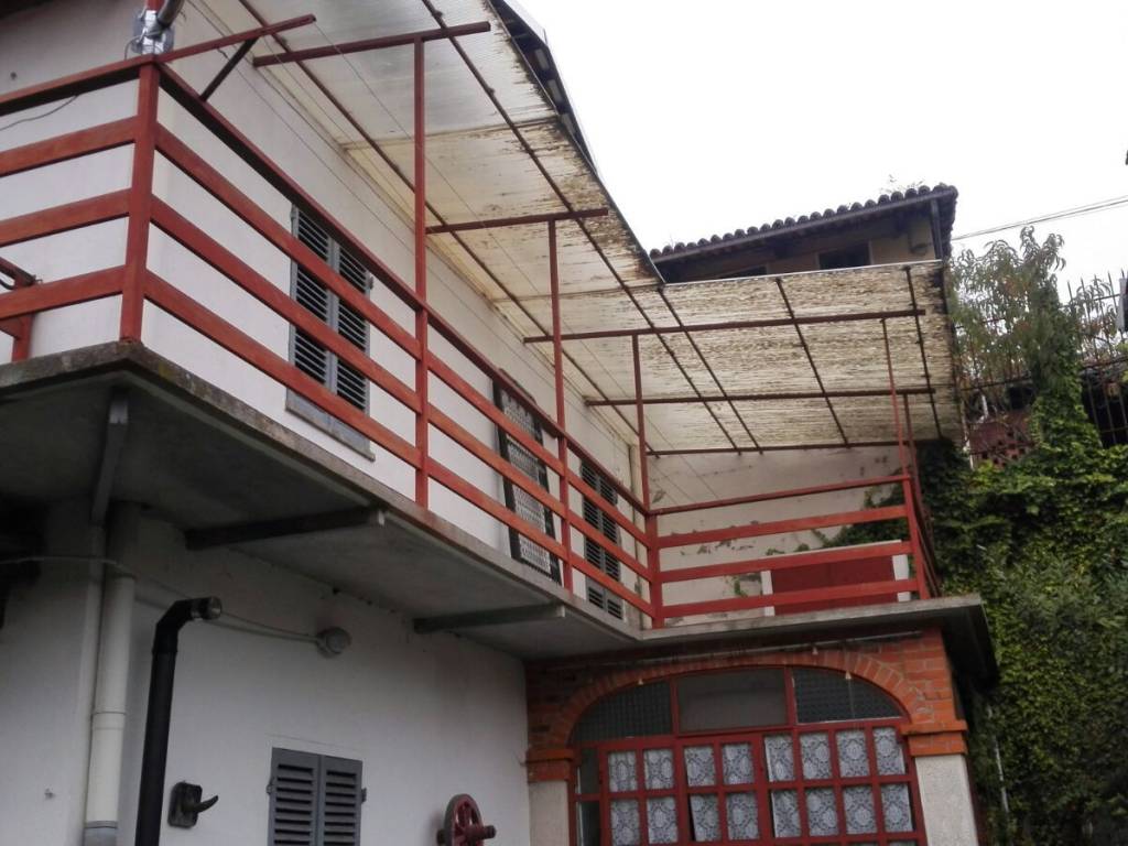 casa indipendente in vendita a Magnano