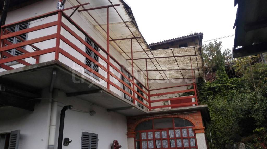 casa indipendente in vendita a Magnano
