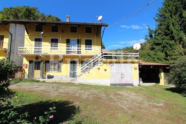 casa indipendente in vendita a Magnano