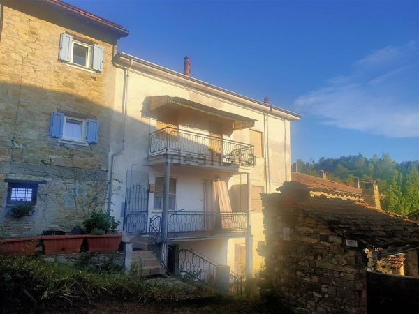 casa semindipendente in vendita ad Albera Ligure in zona San Martino