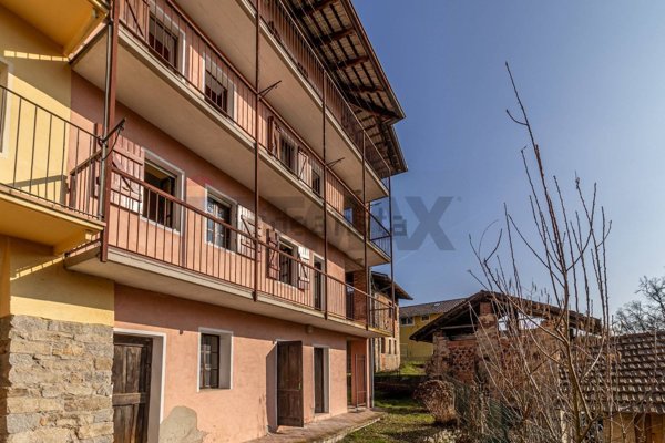 casa indipendente in vendita a Mezzana Mortigliengo in zona Sola