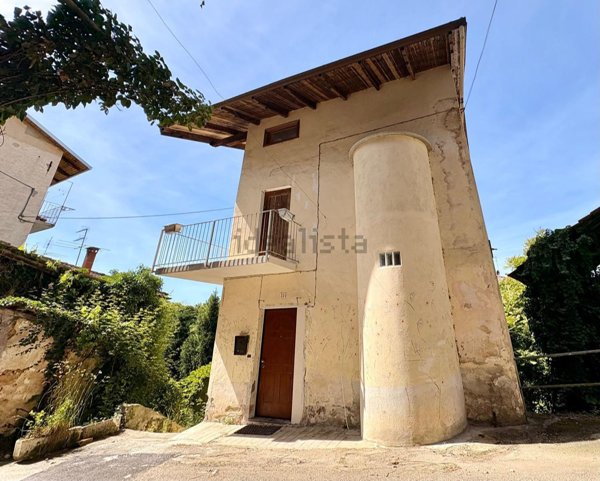 casa indipendente in vendita a Mezzana Mortigliengo in zona Sola