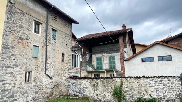 casa indipendente in vendita a Miagliano