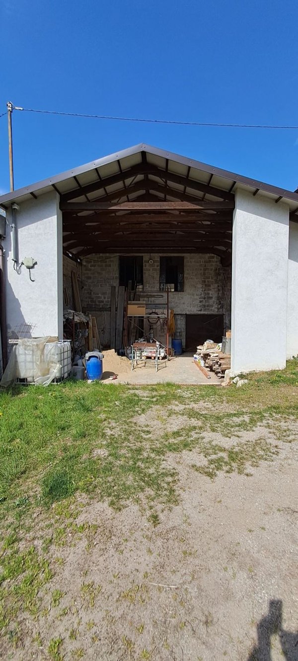 locale di sgombero in vendita a Mongrando