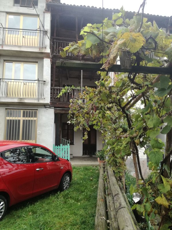 esavano in vendita a Mongrando