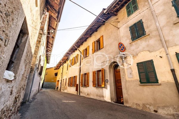 casa indipendente in vendita ad Occhieppo Superiore in zona Villa