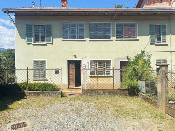 casa indipendente in vendita a Piatto