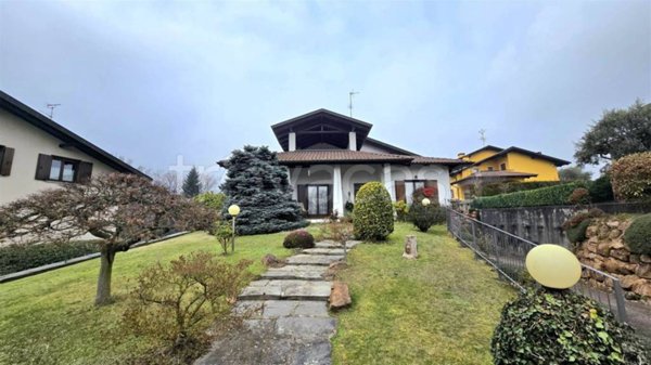 casa indipendente in vendita a Piatto