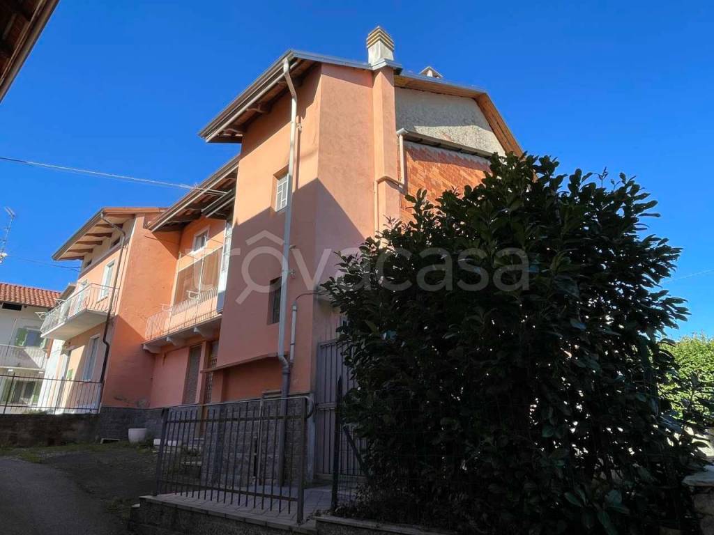 casa indipendente in vendita a Piatto