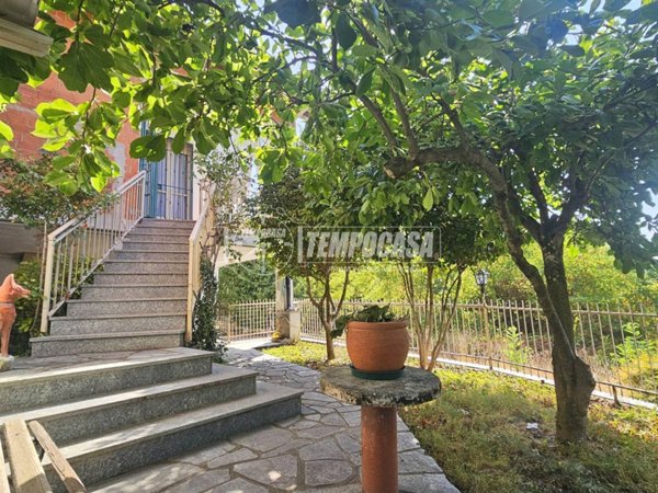 casa indipendente in vendita a Piatto