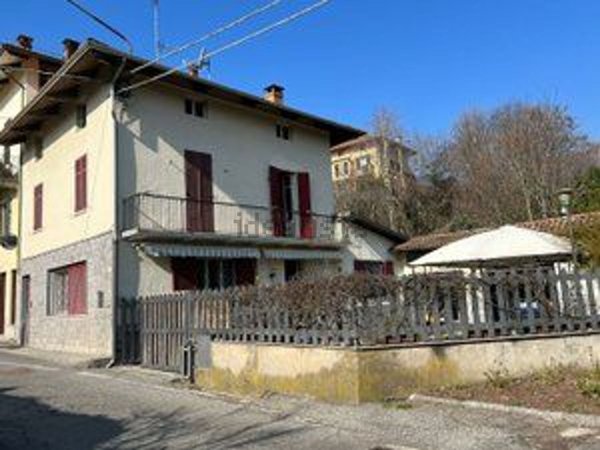 casa indipendente in vendita a Pollone