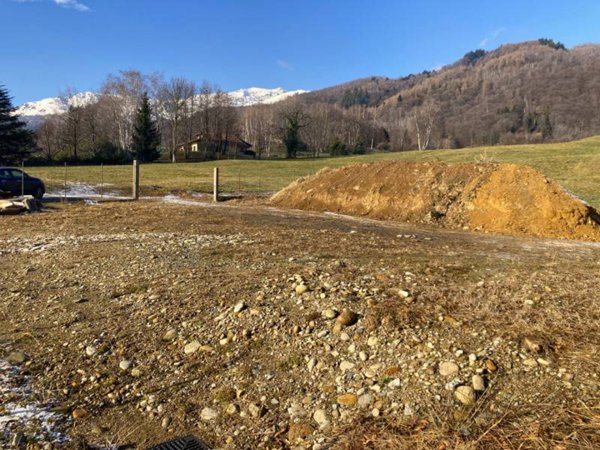 terreno edificabile in vendita a Pollone