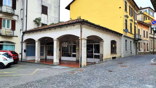 negozio in vendita a Pollone