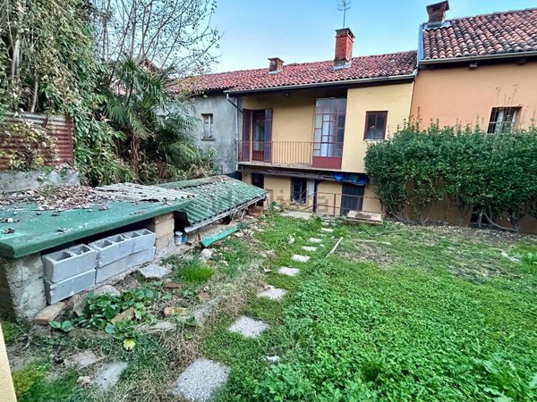 casa indipendente in vendita a Pollone