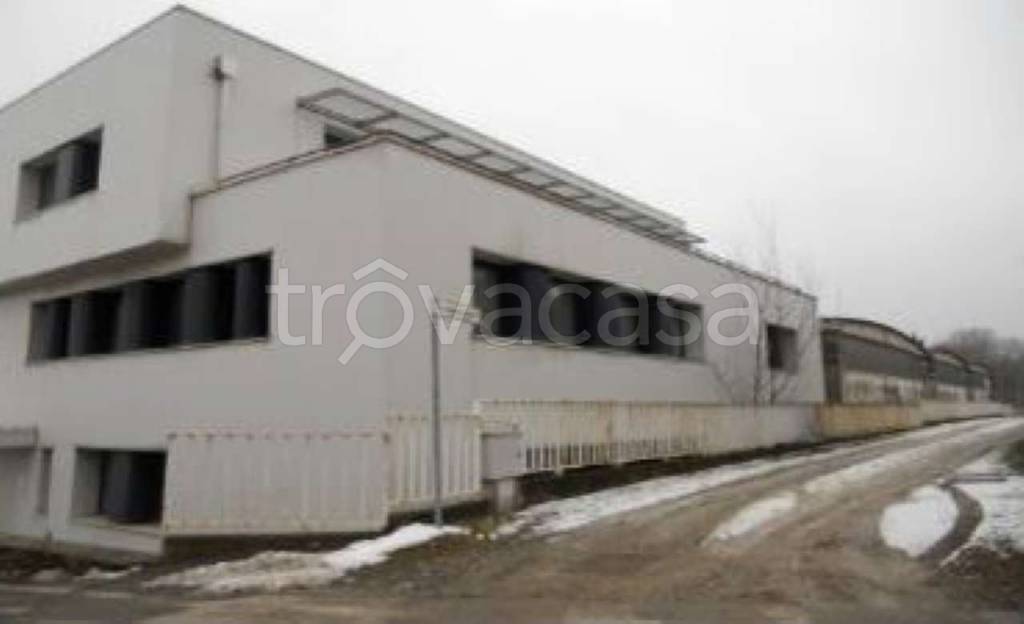 locale commerciale in vendita a Pollone