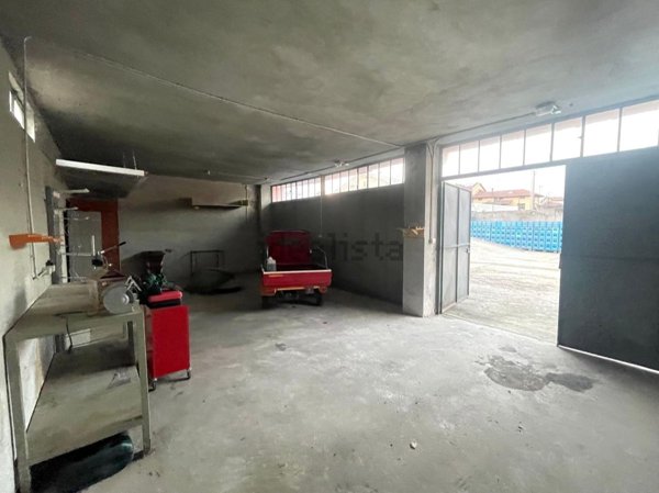 locale commerciale in vendita a Ponderano