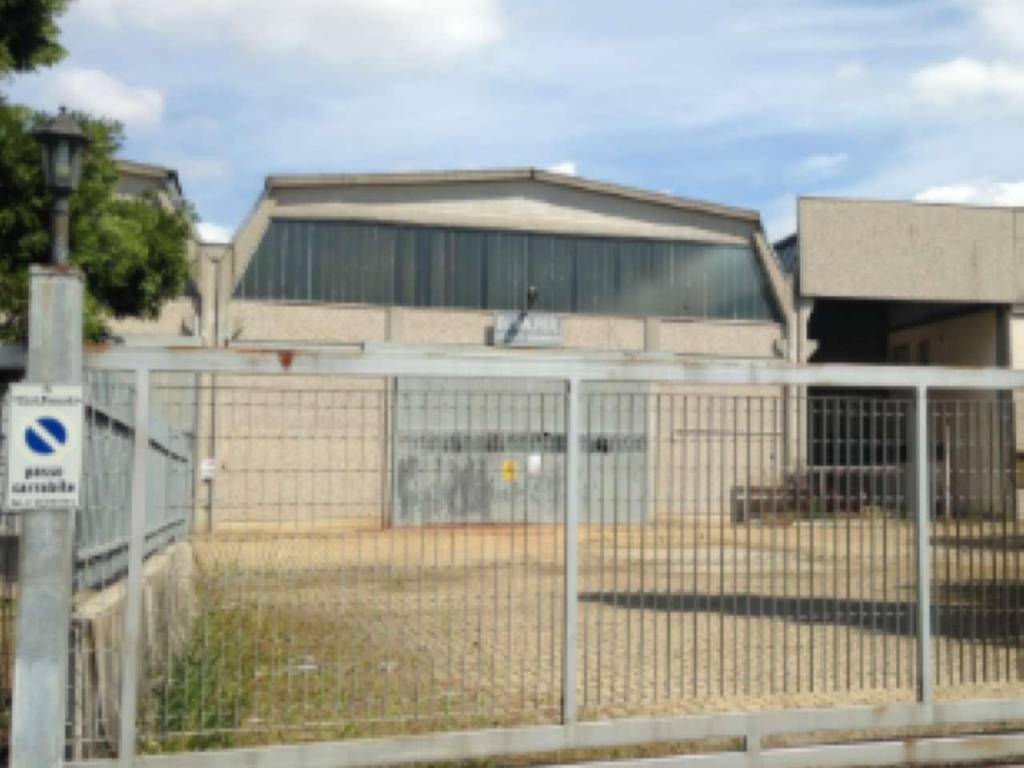 locale commerciale in vendita ad Alessandria in zona Spinetta Marengo