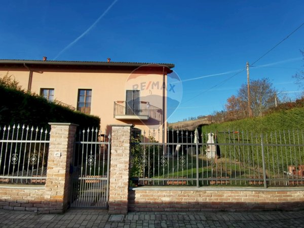 casa indipendente in vendita ad Alessandria in zona Valle San Bartolomeo