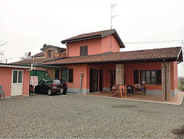 casa indipendente in vendita ad Alessandria in zona Castelceriolo