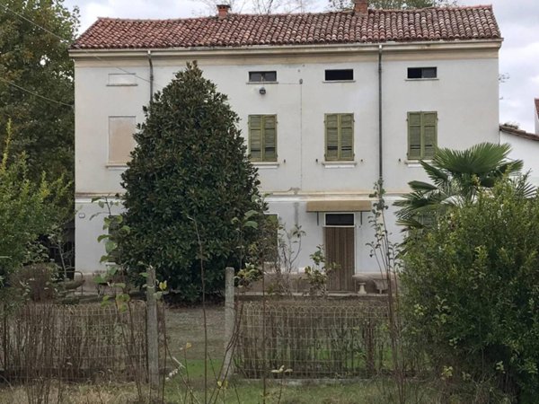 casa indipendente in vendita ad Alessandria in zona Villa del Foro