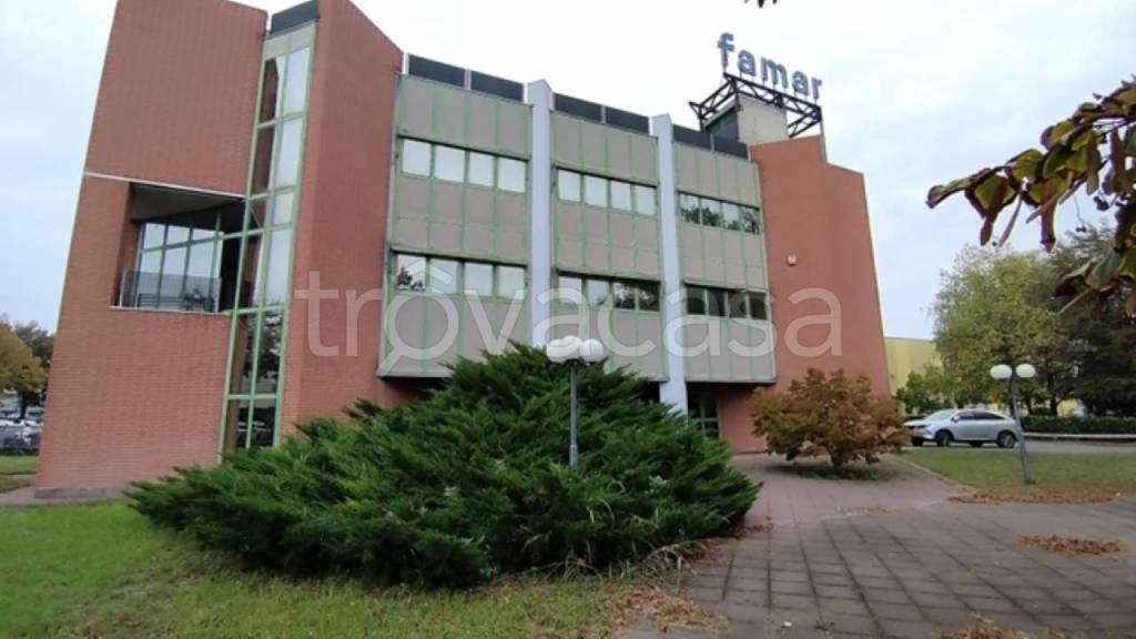 negozio in vendita ad Alessandria in zona Il Cristo