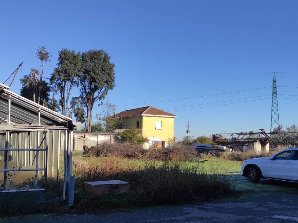 casa indipendente in vendita ad Alessandria in zona Cascinagrossa