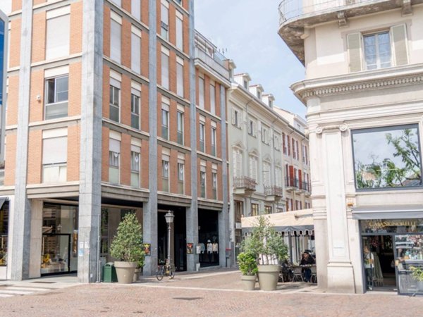 negozio in vendita ad Alessandria in zona Centro Città