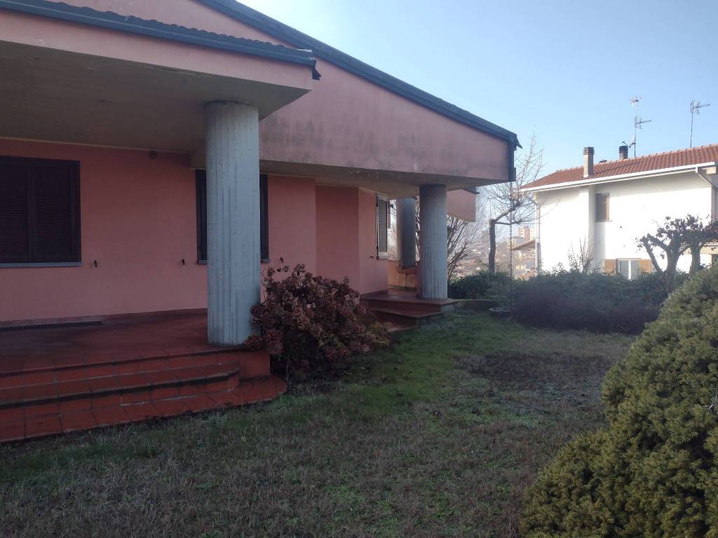 casa indipendente in vendita ad Alessandria in zona Valmadonna