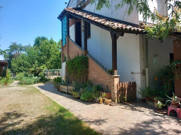 casa indipendente in vendita ad Alessandria in zona Valle San Bartolomeo