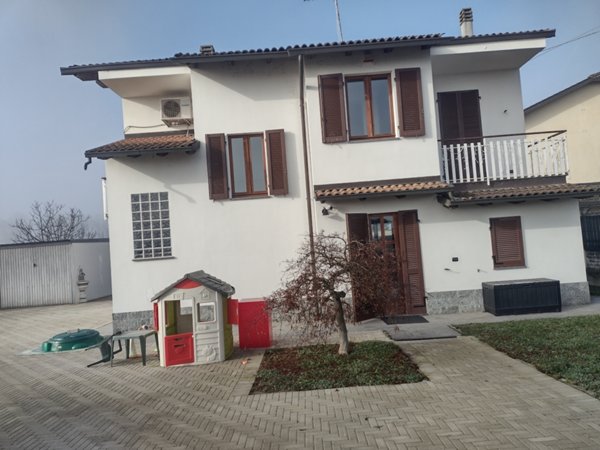 casa indipendente in vendita ad Alessandria in zona Cascinagrossa