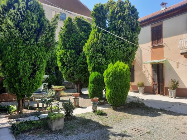 casa indipendente in vendita ad Alessandria in zona Spinetta Marengo