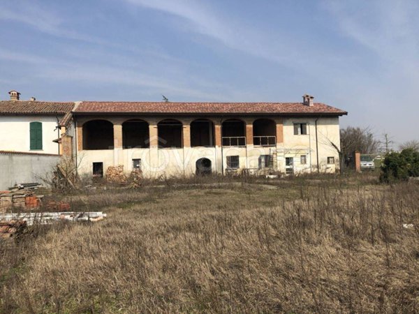 casa indipendente in vendita ad Alessandria in zona San Giuliano Vecchio