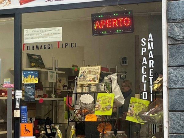 locale commerciale in vendita ad Alessandria in zona Borgo Rovereto