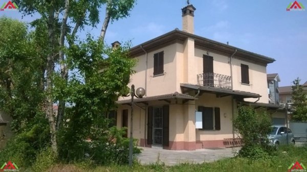 casa indipendente in vendita ad Alessandria in zona Orti
