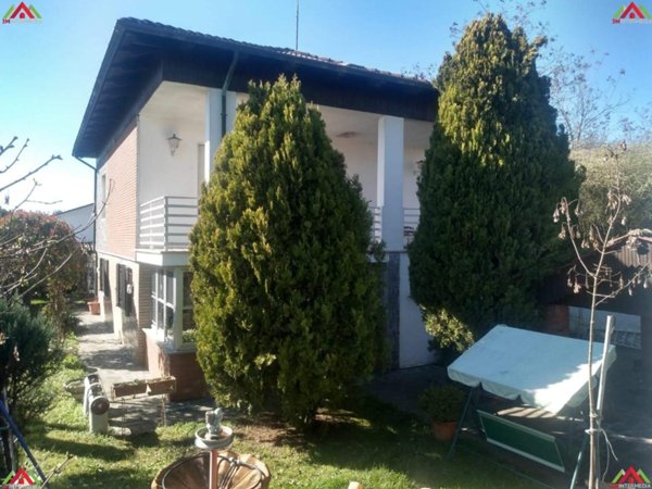 casa indipendente in vendita ad Alessandria in zona Valmadonna