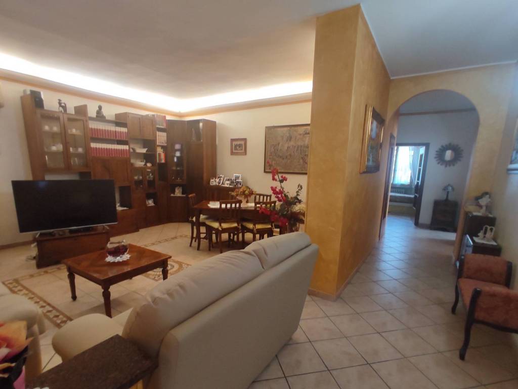 casa indipendente in vendita ad Alessandria in zona Casalbagliano