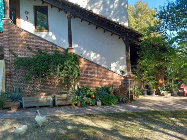 casa indipendente in vendita ad Alessandria in zona Borgo Cittadella