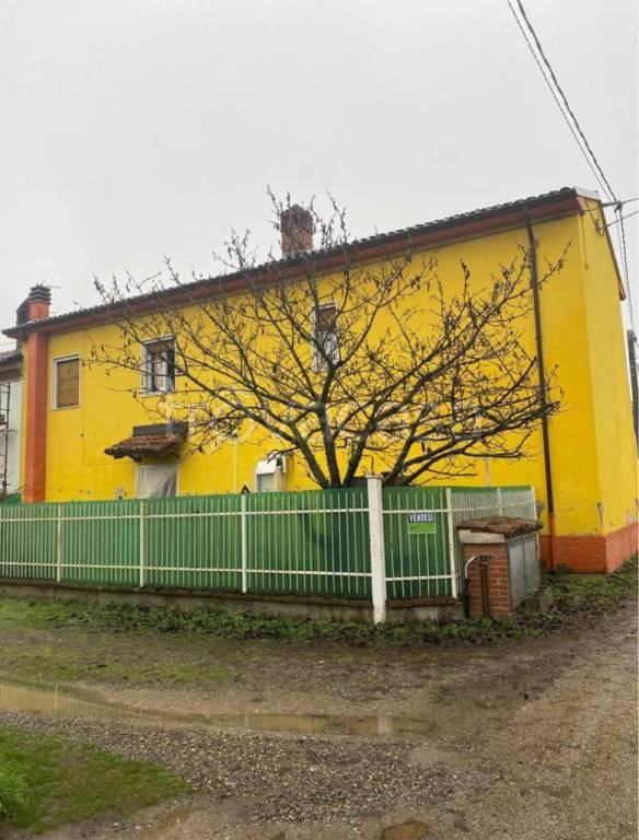casa indipendente in vendita ad Alessandria in zona San Giuliano Vecchio