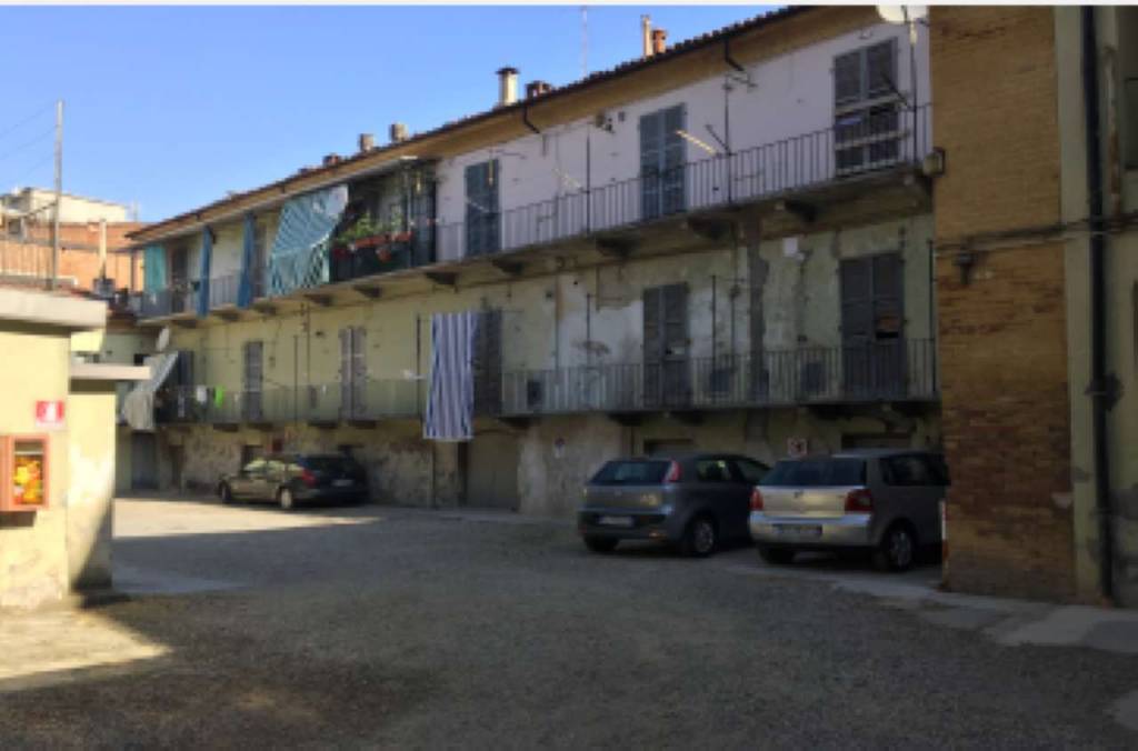 negozio in vendita ad Alessandria in zona Borgo Rovereto