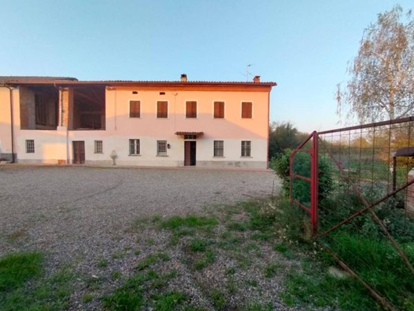 casa indipendente in vendita ad Alessandria in zona Villa del Foro