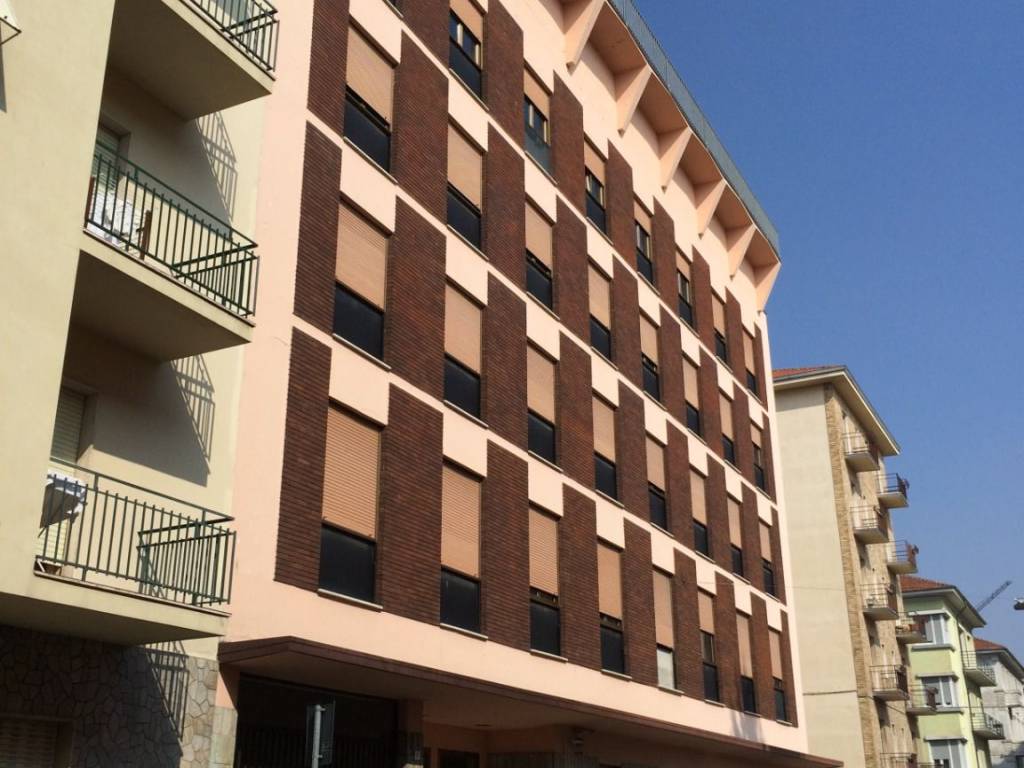 intera palazzina in vendita ad Alessandria in zona zona Pista