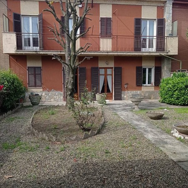 casa indipendente in vendita ad Alessandria in zona Castelceriolo
