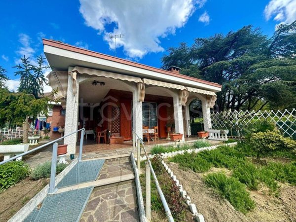 casa indipendente in vendita ad Alessandria in zona Valmadonna