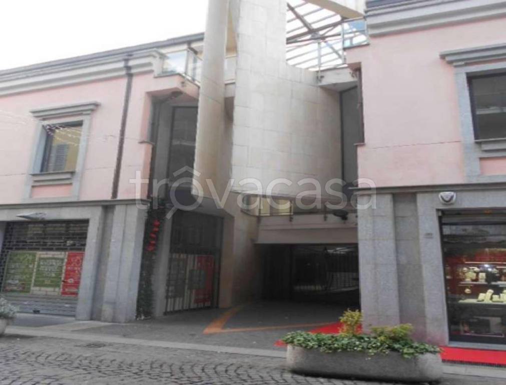negozio in vendita ad Alessandria in zona Centro Città
