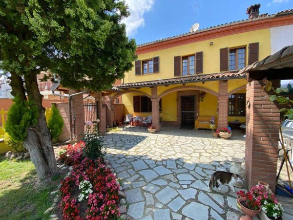 casa indipendente in vendita ad Alessandria in zona Villa del Foro