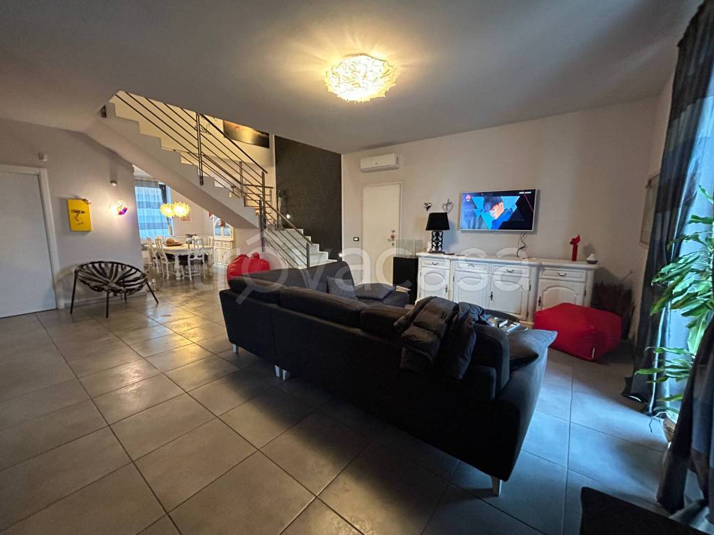 casa indipendente in vendita ad Alessandria in zona Cascinagrossa