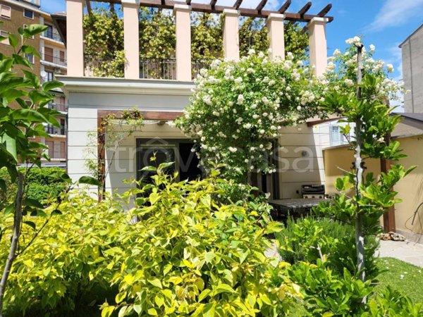 casa indipendente in vendita ad Alessandria in zona zona Pista