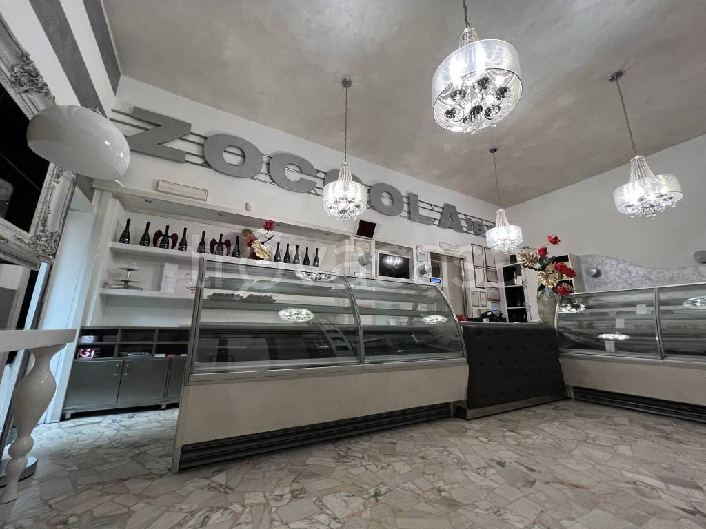 negozio in vendita ad Alessandria
