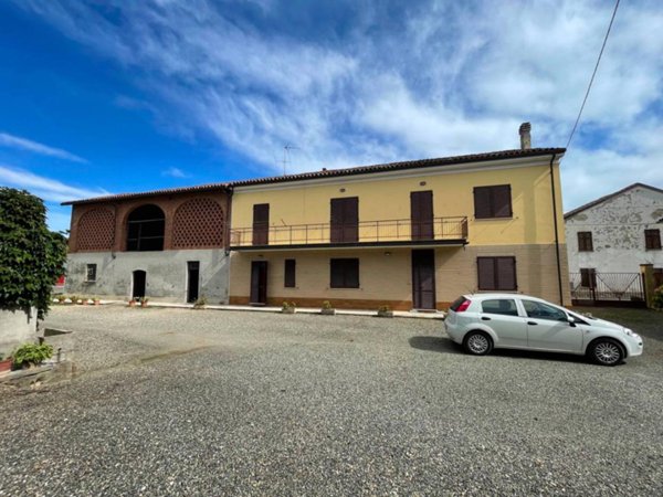 casa indipendente in vendita ad Alessandria in zona Litta Parodi