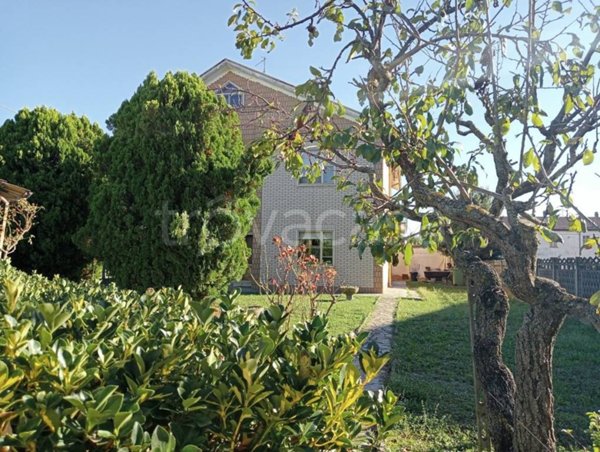 casa indipendente in vendita ad Alessandria in zona Spinetta Marengo